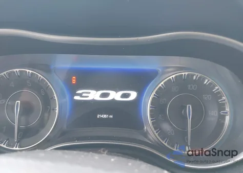 2015 Chrysler 300 Limited z USA, uszkodzony, nr VIN 2C3CCAAG0FH864299